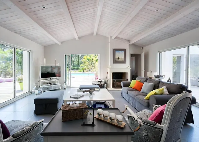 Maison Au Calme En Lisière De Forêt Avec Piscine Chauffée Villa *