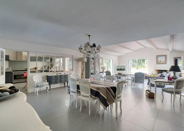 Maison Au Calme En Lisière De Forêt Avec Piscine Chauffée * Ars-en-Ré